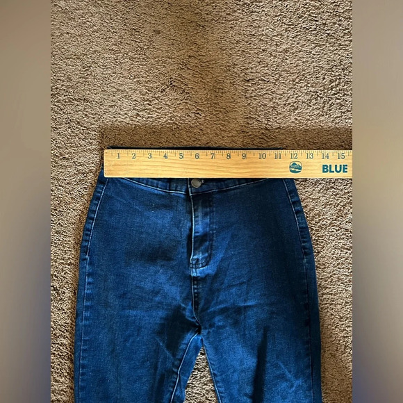 Boutique Woman’s Dark Wash High Rise Flared Jeans Waist Size 23 inches - Picture 5 of 7